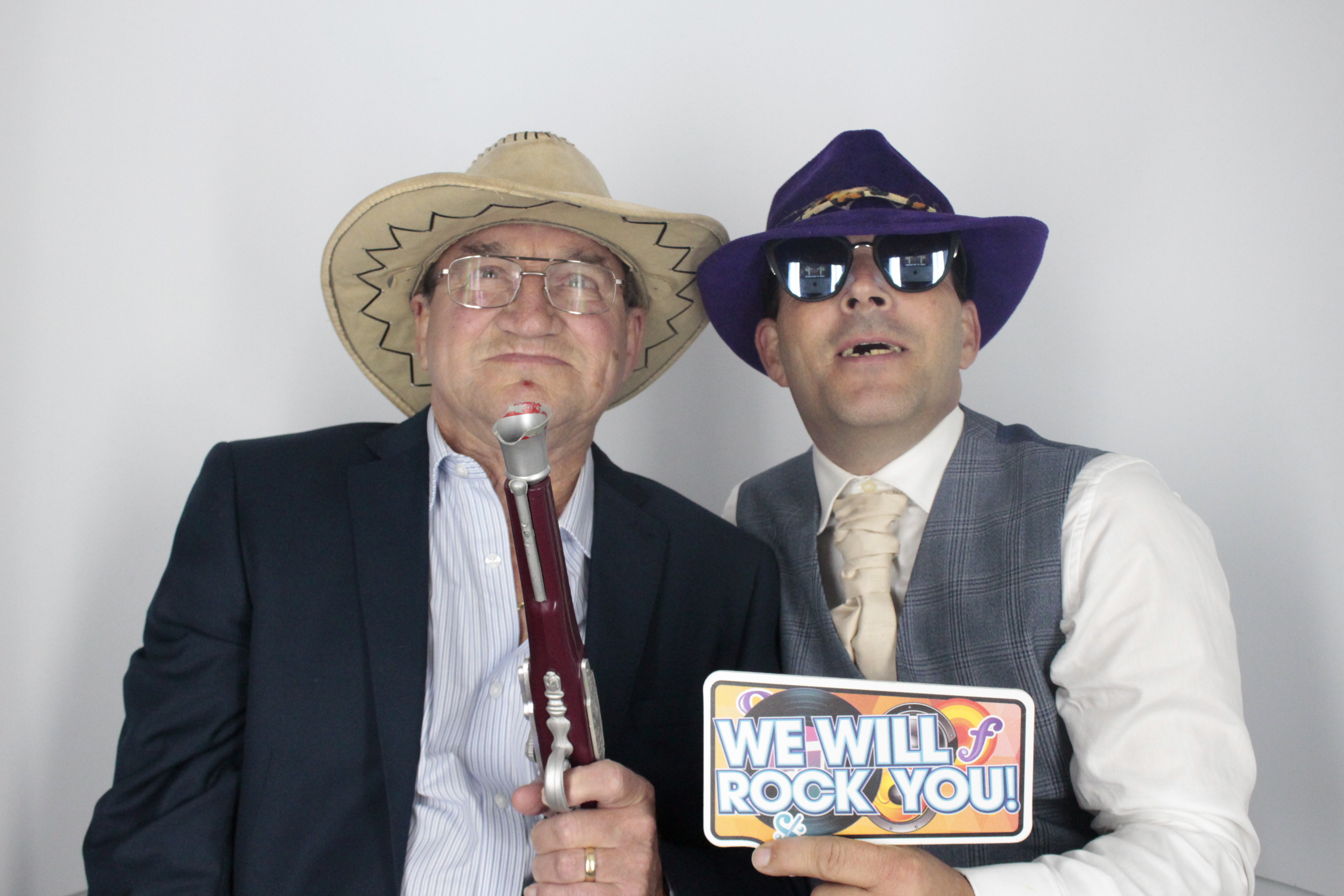 Emma & Karl's Wedding | View more photos from the event at gallery.myphotoboothexperience.co.uk/u/MyPhotoBoothExperienceLtd/Emma-Karls-Wedding